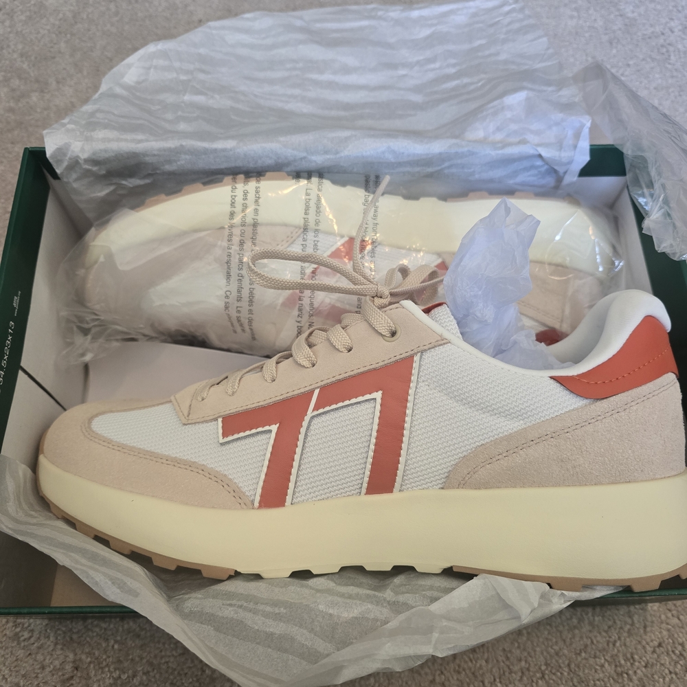 Le Tigre Beige and Coral Sneakers